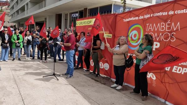 Trabalhadores das prestadoras de serviços. Foto da Fiequimetal.