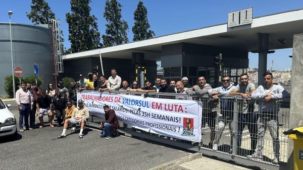 Trabalhadores da Valorsul em luta. Foto da Fiequimetal.