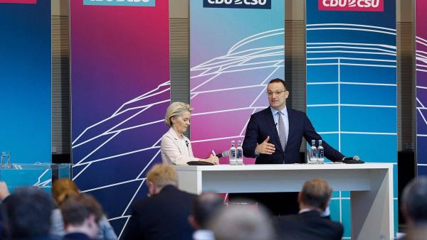Ursula von der Leyen e Jens Spahn