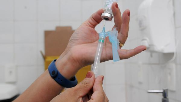 Vacina contra a gripe. Foto de Lúcio Bernardo Jr/Agência Brasília.