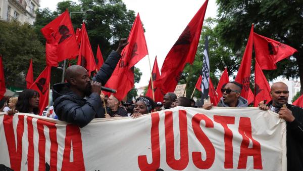 Frente da manifestação Vida Justa este sábado em Lisboa