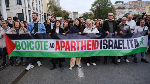 Mariana Mortágua na manifestação contra a guerra e o massacre, pela paz no Médio Oriente e uma Palestina independente.
