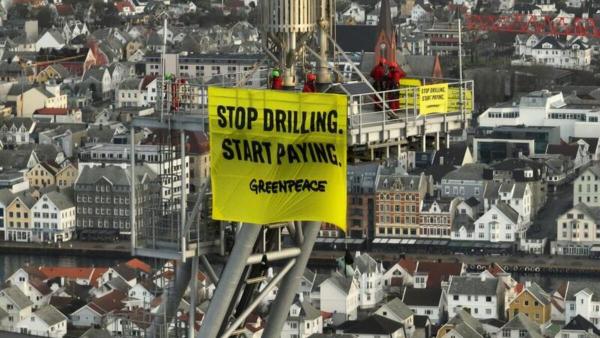 Ação da Greenpeace à chagada da plataforma a um porto norueguês em fevereiro