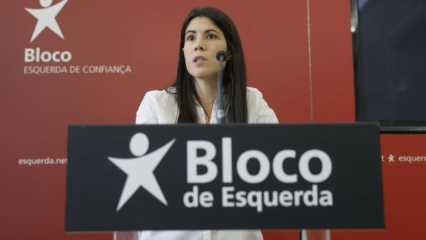 Mariana Mortágua em conferência de imprensa.