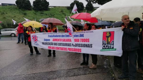 Trabalhadores da DHL em luta. Foto da CGTP.