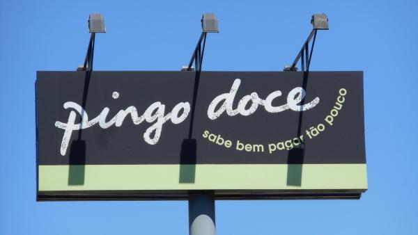 Placa publicitária do Pingo Doce.