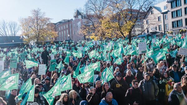 Trabalhadores da Função Pública do Quebec num protesto em outubro. Foto da Frente Comum.