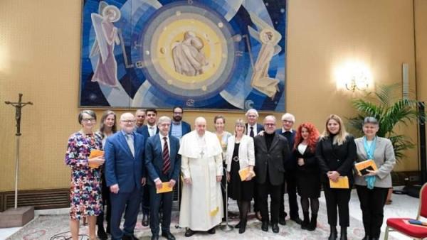 Delegação que foi recebida pelo Papa. Foto publicada por José Manuel Pureza nas redes sociais.
