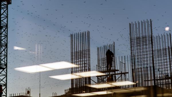 trabalhadores imigrantes na construção civil