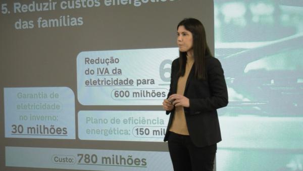 Mariana Mortágua na apresentação das contas do programa eleitoral do Bloco