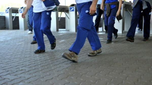 Trabalhadores à saída do turno na Autoeuropa
