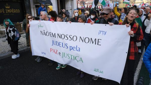 Judeus pela Paz e Justiça na manifestação em Lisboa contra o bombardeamento de Gaza.