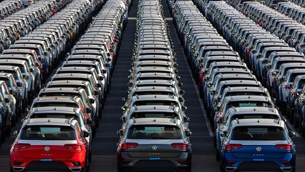 Carros fabricados na Autoeuropa. Foto de Diego Delso/Wikimedia Commons.