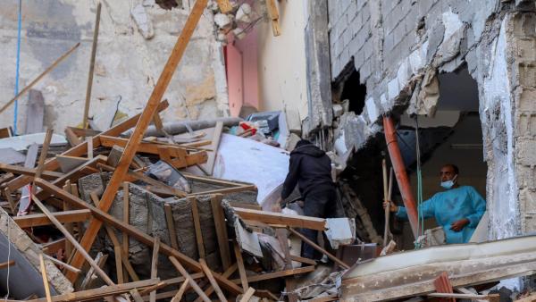 Hospital de Al-Shifa devastado depois da intervenção das forças militares sionistas. Foto de MOHAMED HAJJAR/EPA/Lusa.