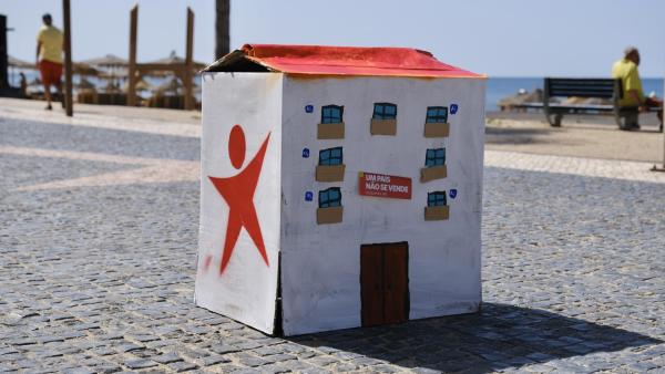 Ação "Algarve: quem trabalha aqui mora onde?"