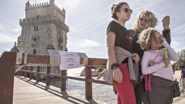 Greve nos museus e monumentos.