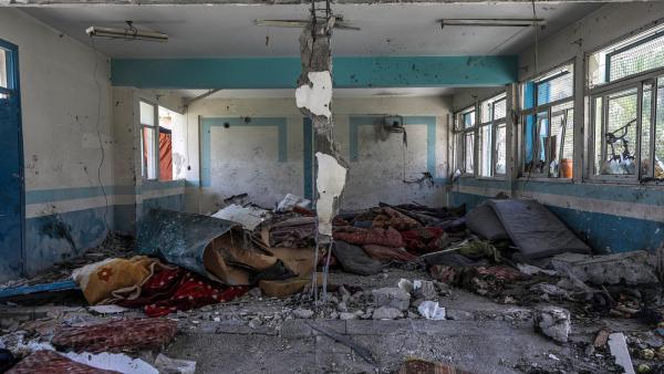 Escola da ONU no campo de refugiados de Nuseirat destruída por Israel.