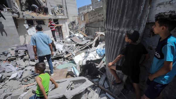 Campo de refugiados de Nuseirat depois de um ataque.