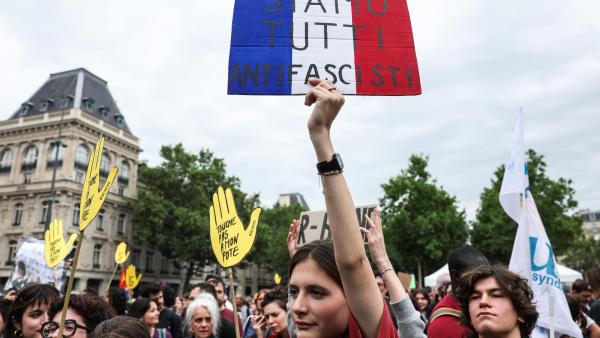Manifestação contra a União Nacional nos últimos dias de campanha eleitoral.