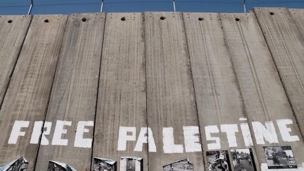 Muro israelita na Palestina, onde se lê: "Free Palestine"