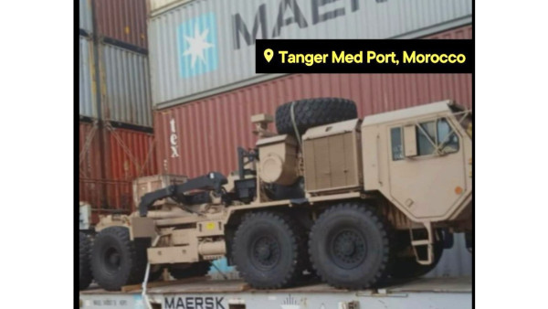 material militar no porto de Tânger