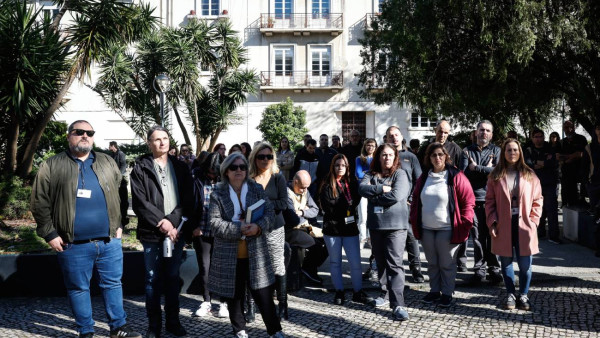 Concentração de trabalhadores em frente à Casa da Moeda, em Lisboa.