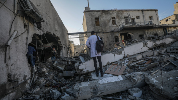Hospital al-Ahli, na cidade de Gaza, depois do último ataque sionista.