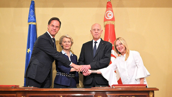 Mark Rutte, Ursula von der Leyen, Kaïs Saïed e Giorgia Meloni