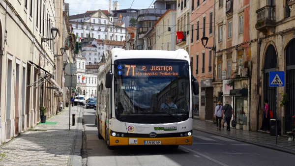 Autocarro na Rua da Sofia, Coimbra