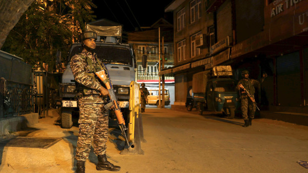Militarização reforçada na Caxemira controlada pela Índia.