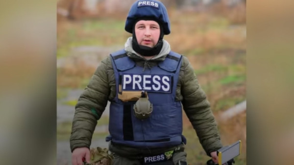 Pavlo Borysko, jornalista ucraniano atingido por um bombardeamento russo.