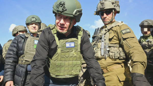 Benjamin Netanyahu em visita ao norte da Faixa de Gaza em abril.