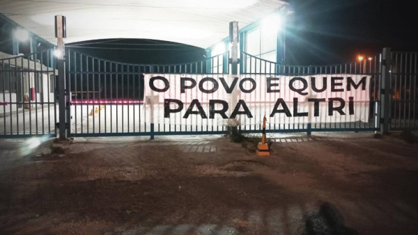 Portões fechados na Celbi em Leirosa