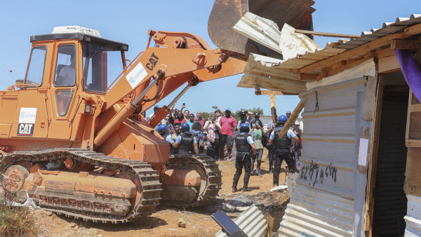 Demolições no Talude.  Foto de MANUEL DE ALMEIDA/LUSA