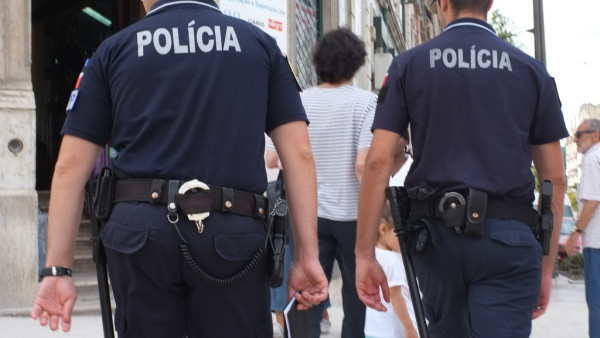 Polícia. Foto de Paulete Matos.
