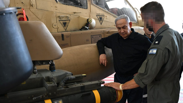 Benjamin Netanyahu em visita a uma base aérea miitar
