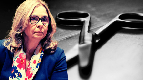 Ministra da Saúde e tesoura