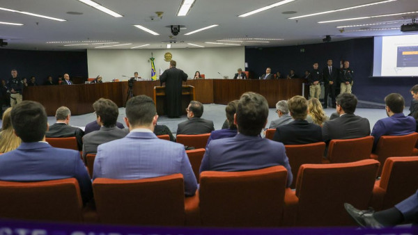 Inicío de julgamento da tentativa de golpe de Estado de 8 de janeiro de 2023 no Brasil.