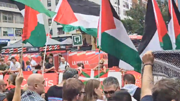 Protesto em Bilbau na etapa da Volta à Espanha