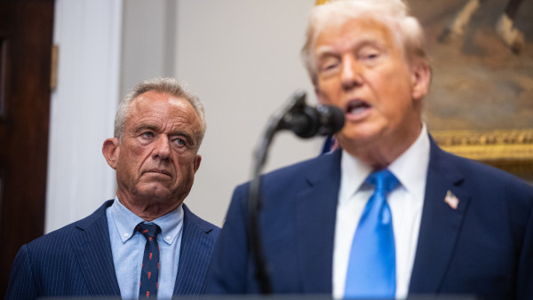 Trump e Robert F. Kennedy no seu anúncio.