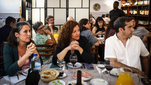 Isabel Mendes Lopes e Marisa Matias num almoço-comício em Loures.