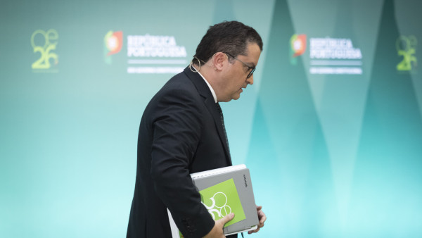 Joaquim Miranda Sarmento apresenta orçamento do Estado para 2026.