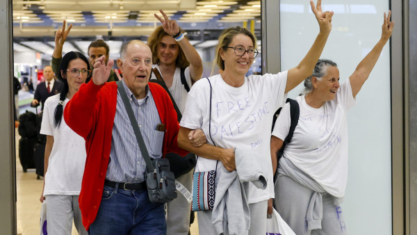 Ativistas espanhóis da flotilha para Gaza chegam ao seu país.