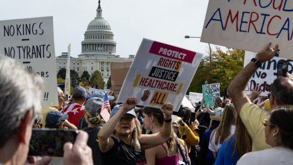 Manifestantes em Washington. Foto de LUKE JOHNSON/EPA.