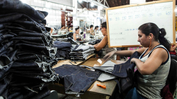 Trabalhadoras da indústria têxtil.