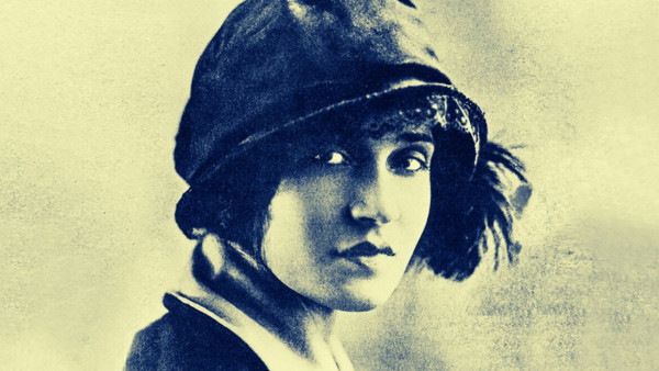 Tina Modotti [foto de divulgação como «Rosa Carilla» em «Riding with Death», 1921]. 