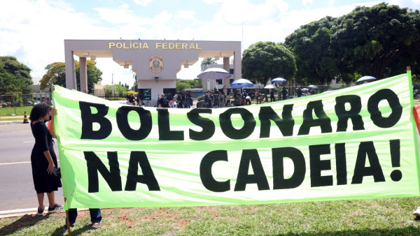 Faixa "Bolsonaro na cadeia"