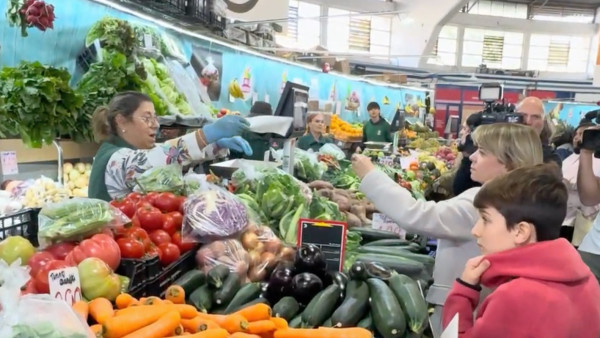 Catarina Martins no mercado de Benfica
