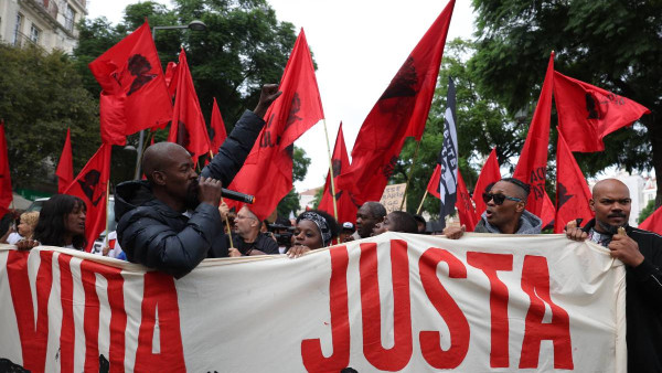 Frente da manifestação Vida Justa em Lisboa em outubro de 2023. 
