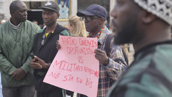 Concentração “Fossa Sissoco!”, promovida pelo coletivo Firkidja di Pubis